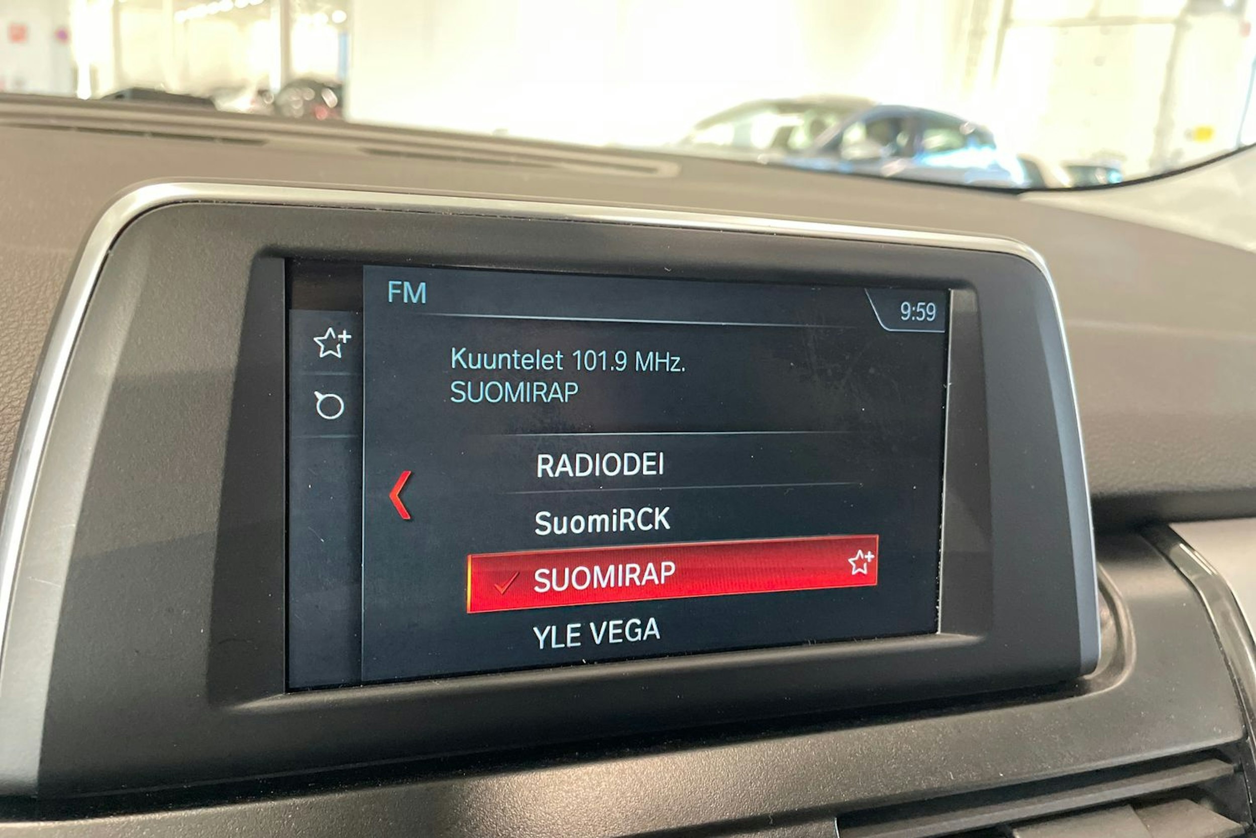 musta BMW 218 2021 kuva 24.