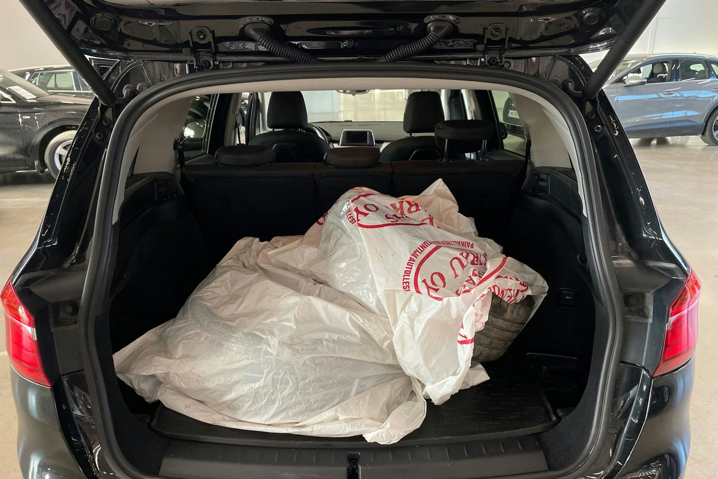 musta BMW 218 2021 kuva 33.