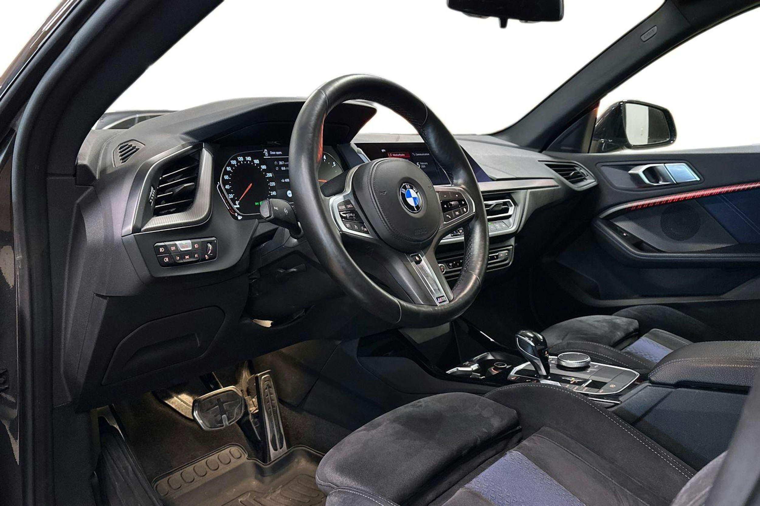 harmaa BMW 218 2020 kuva 7.