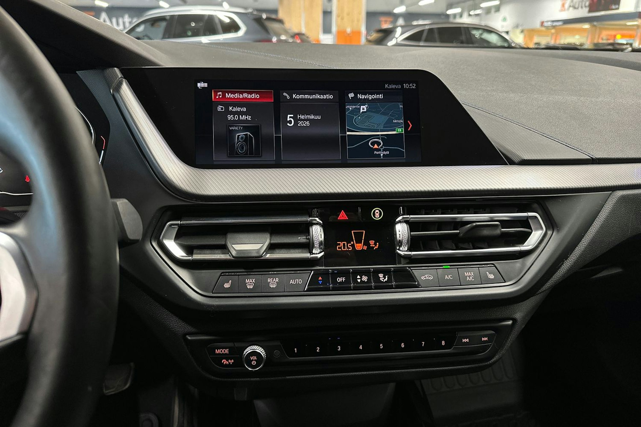 harmaa BMW 218 2020 kuva 21.