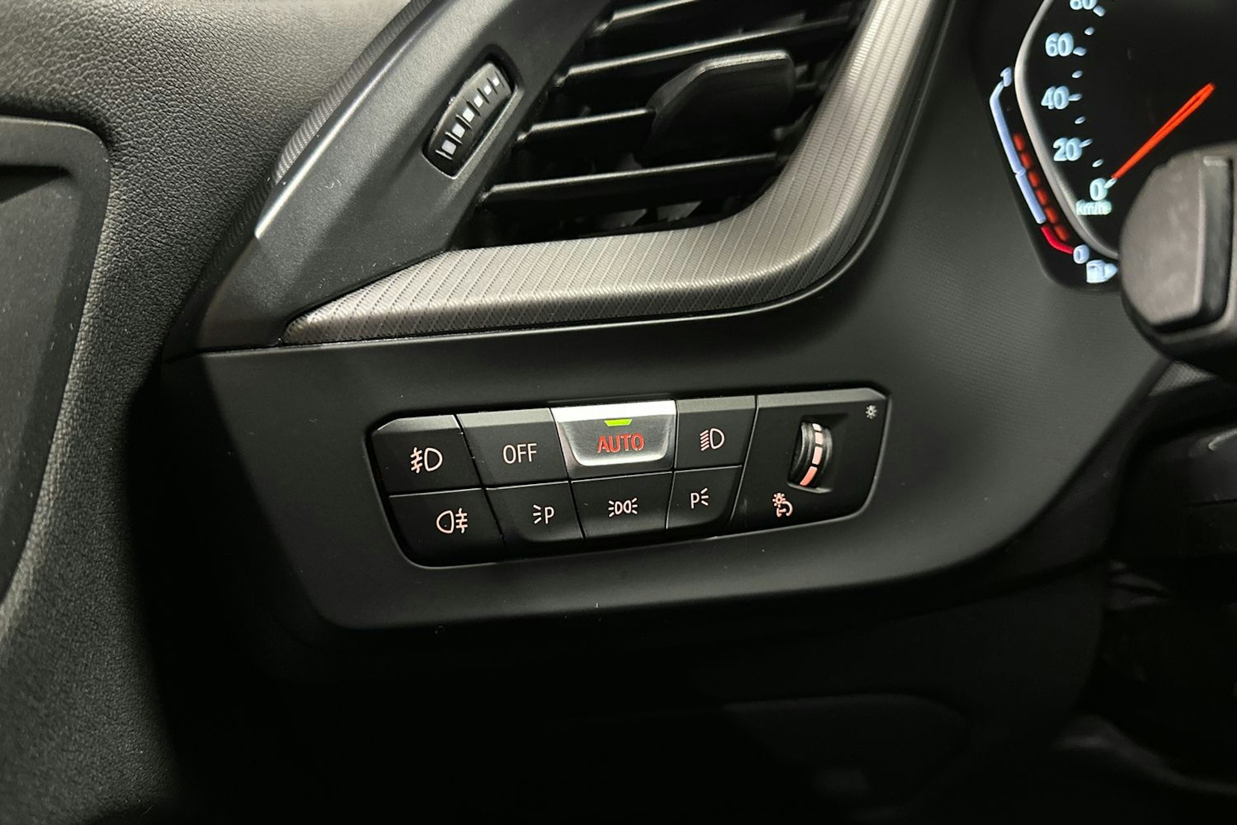 harmaa BMW 218 2020 kuva 27.