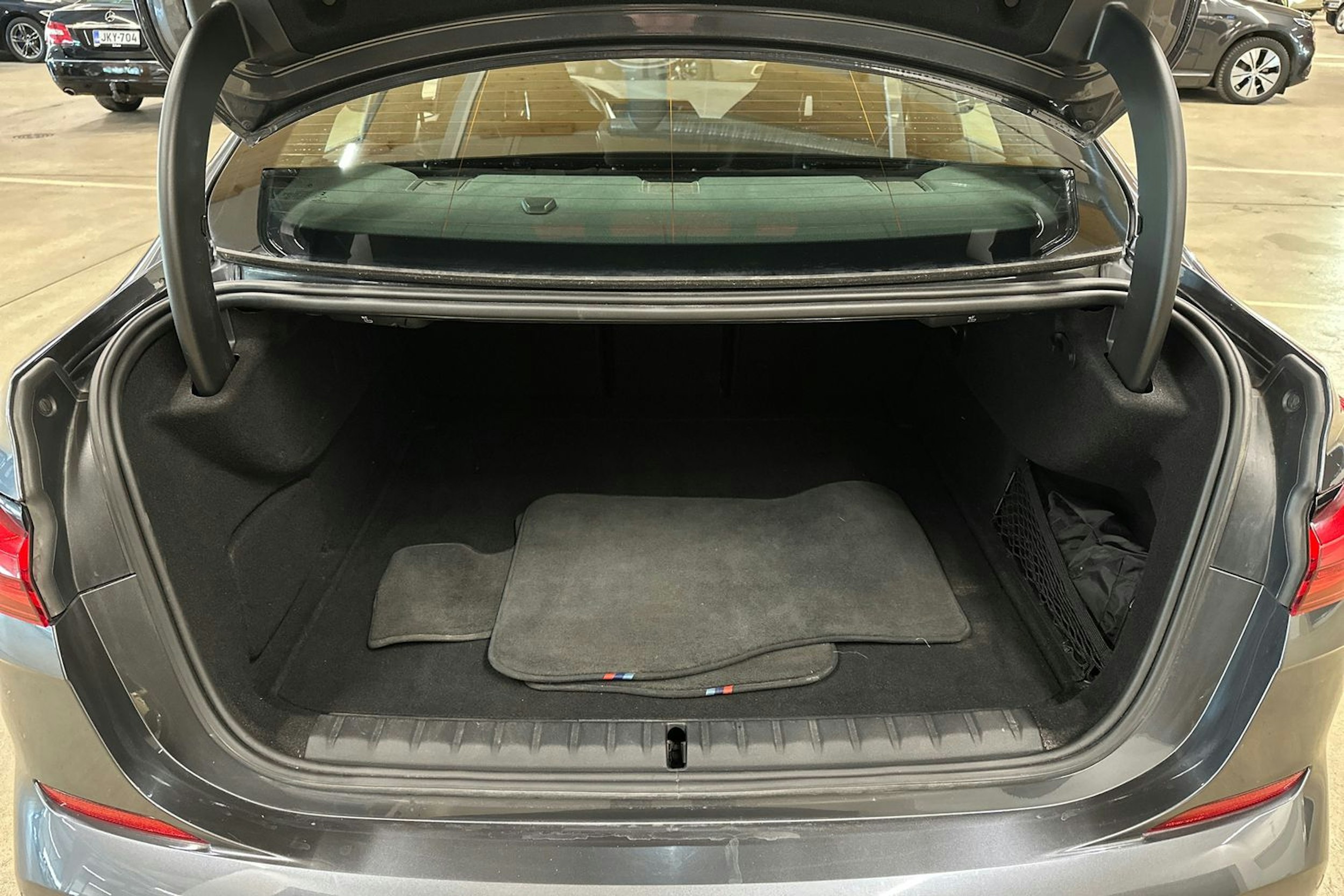 harmaa BMW 218 2020 kuva 29.