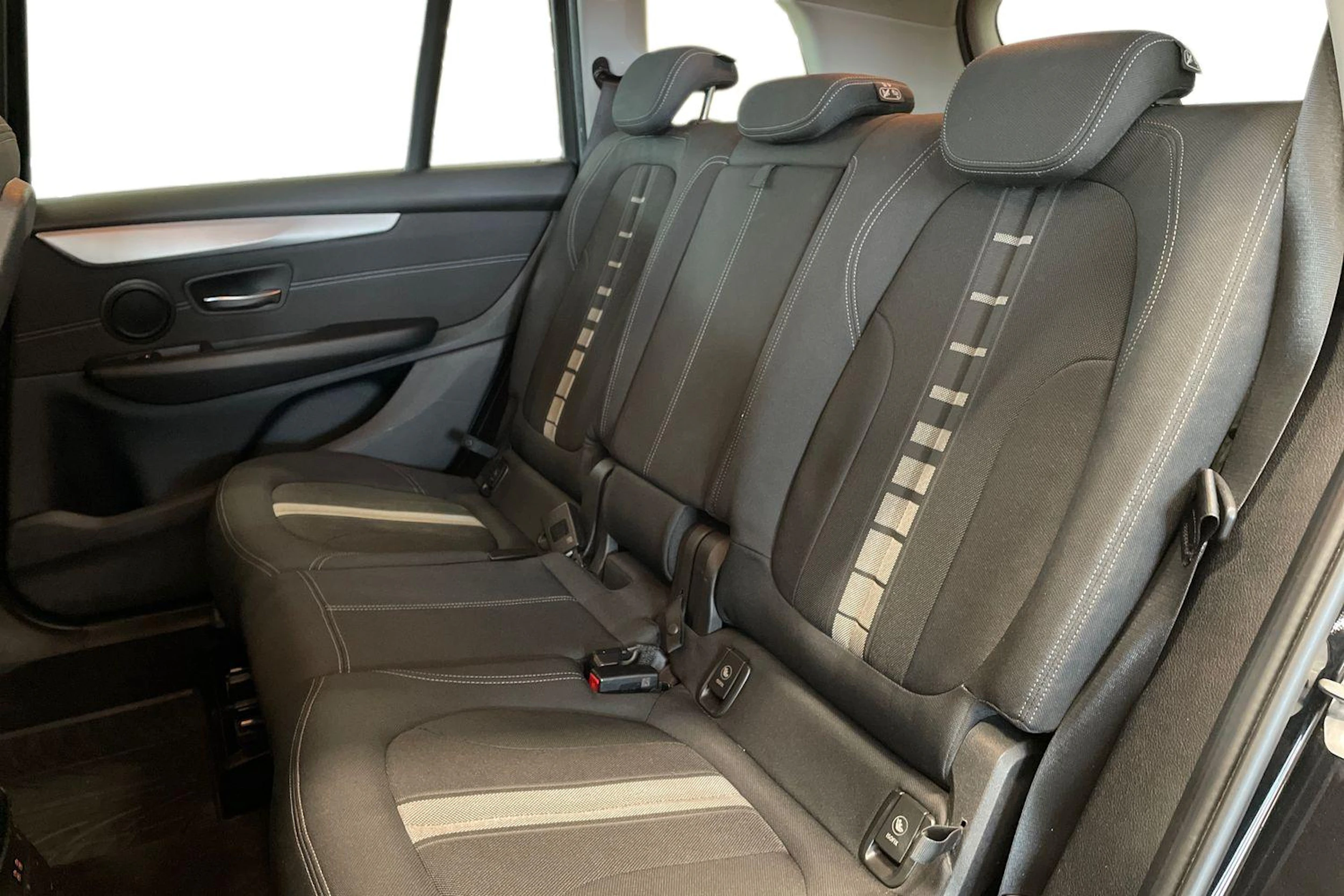 musta BMW 218 2021 kuva 11.