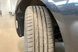 musta BMW 218 2021 kuva 13.