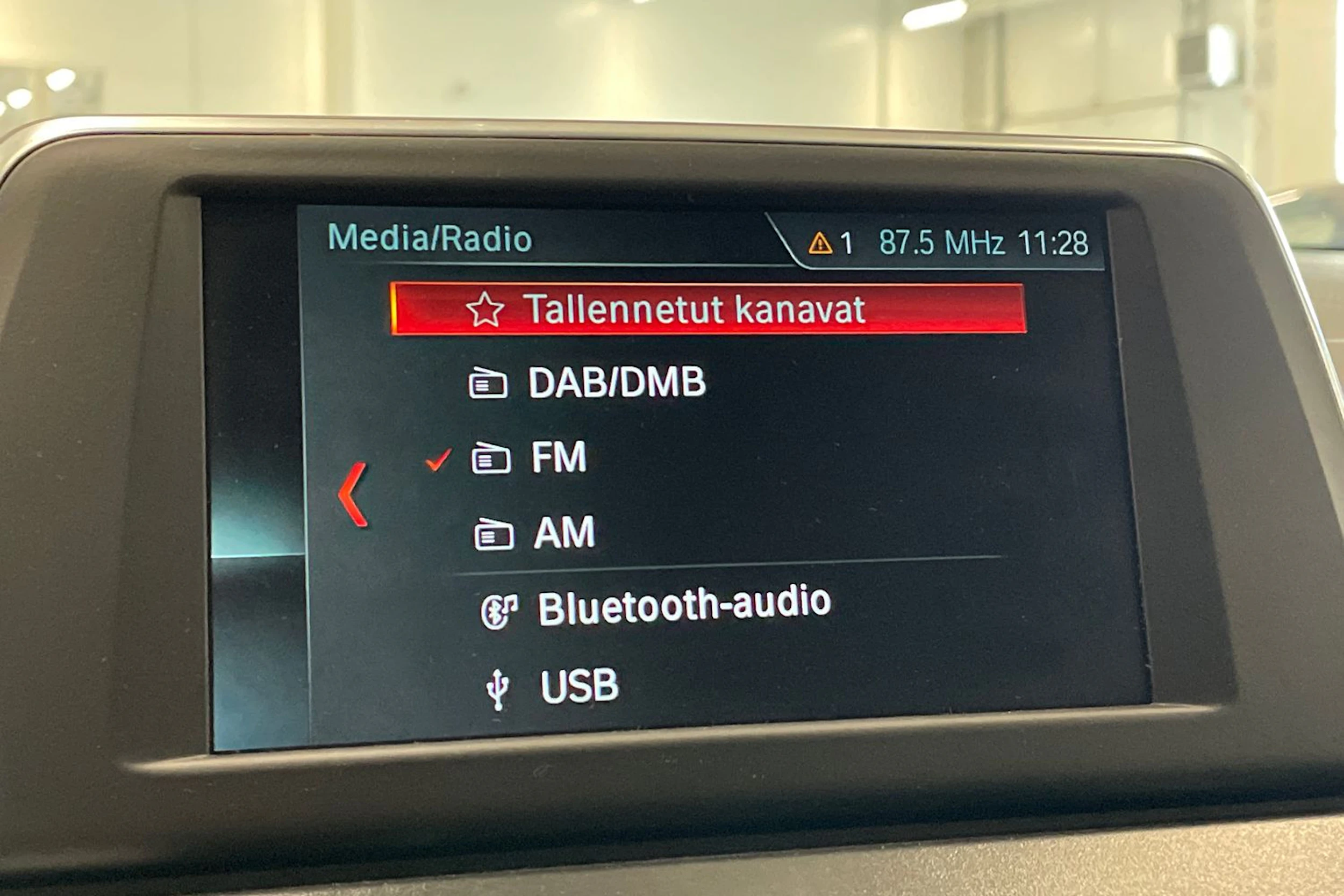 musta BMW 218 2021 kuva 23.