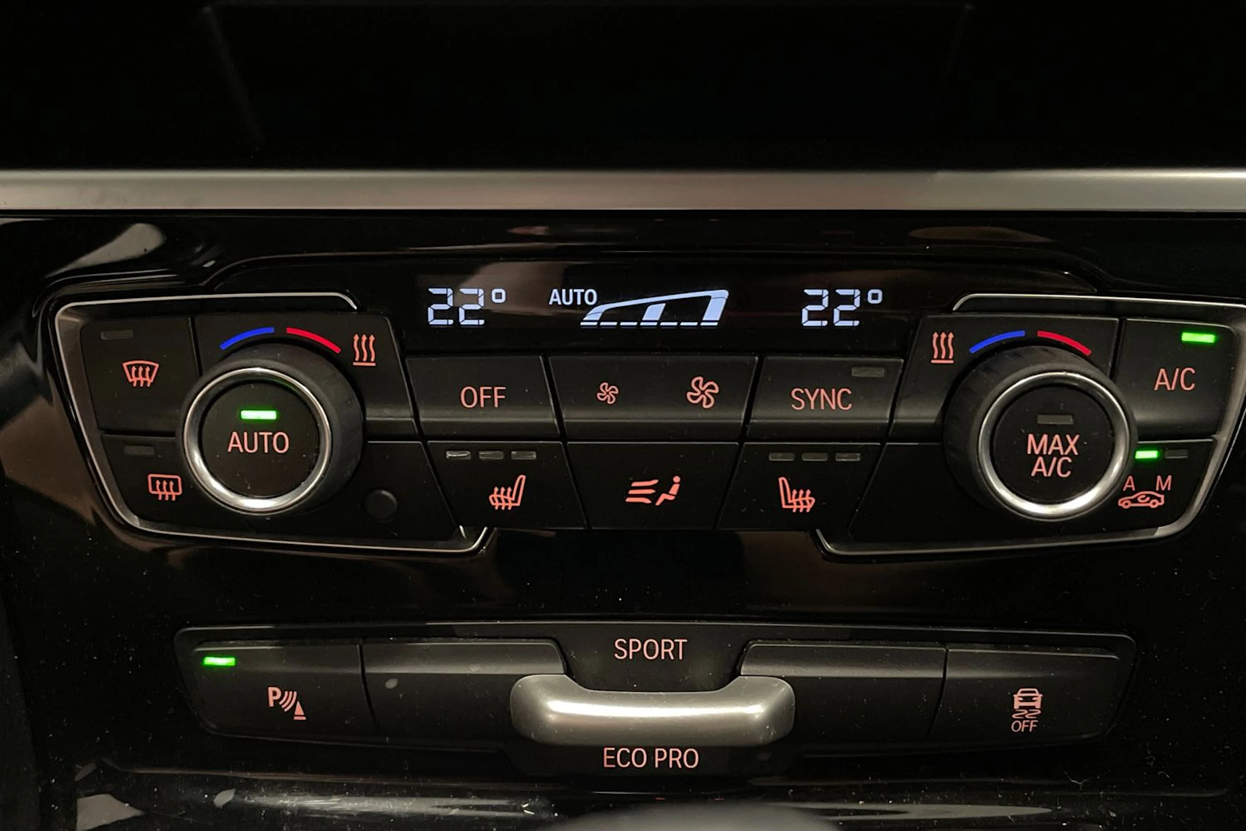 musta BMW 218 2021 kuva 26.