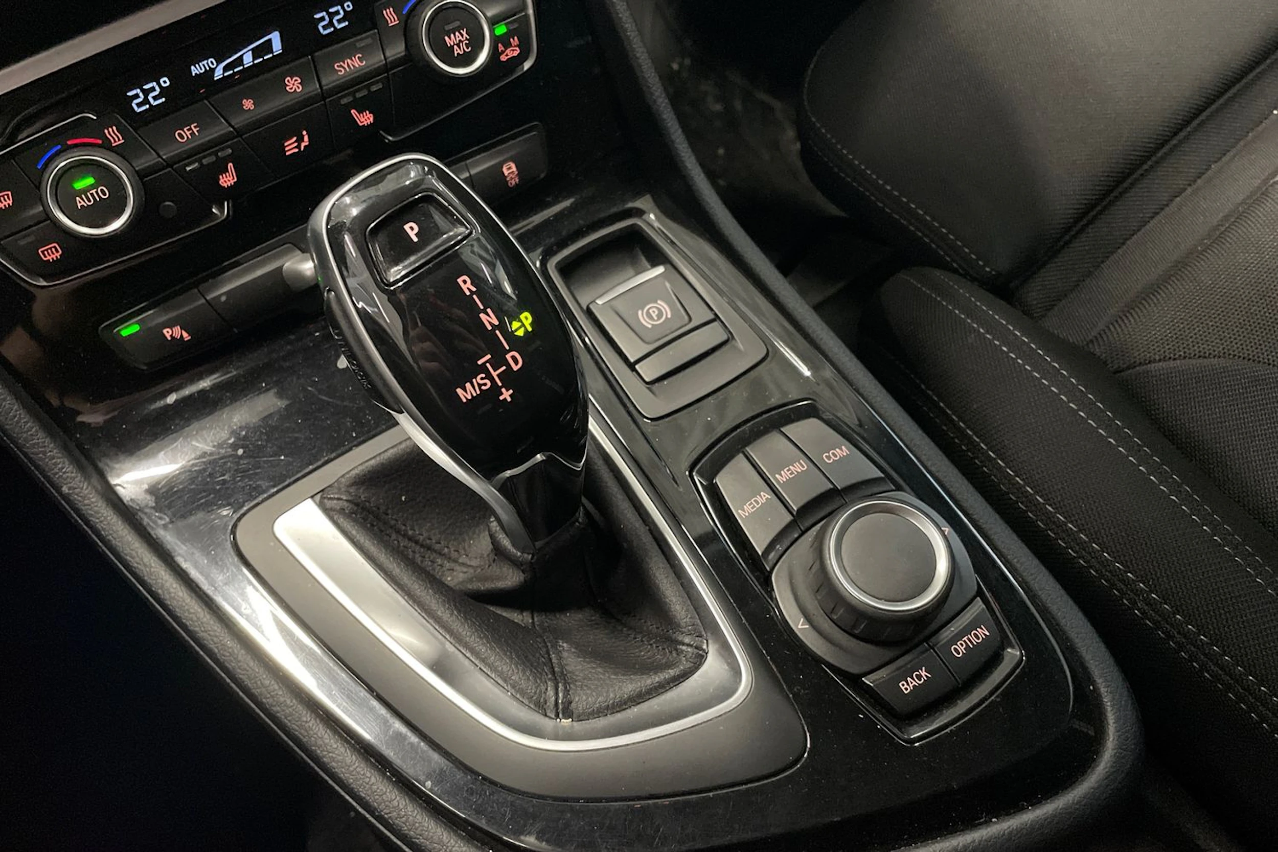 musta BMW 218 2021 kuva 27.