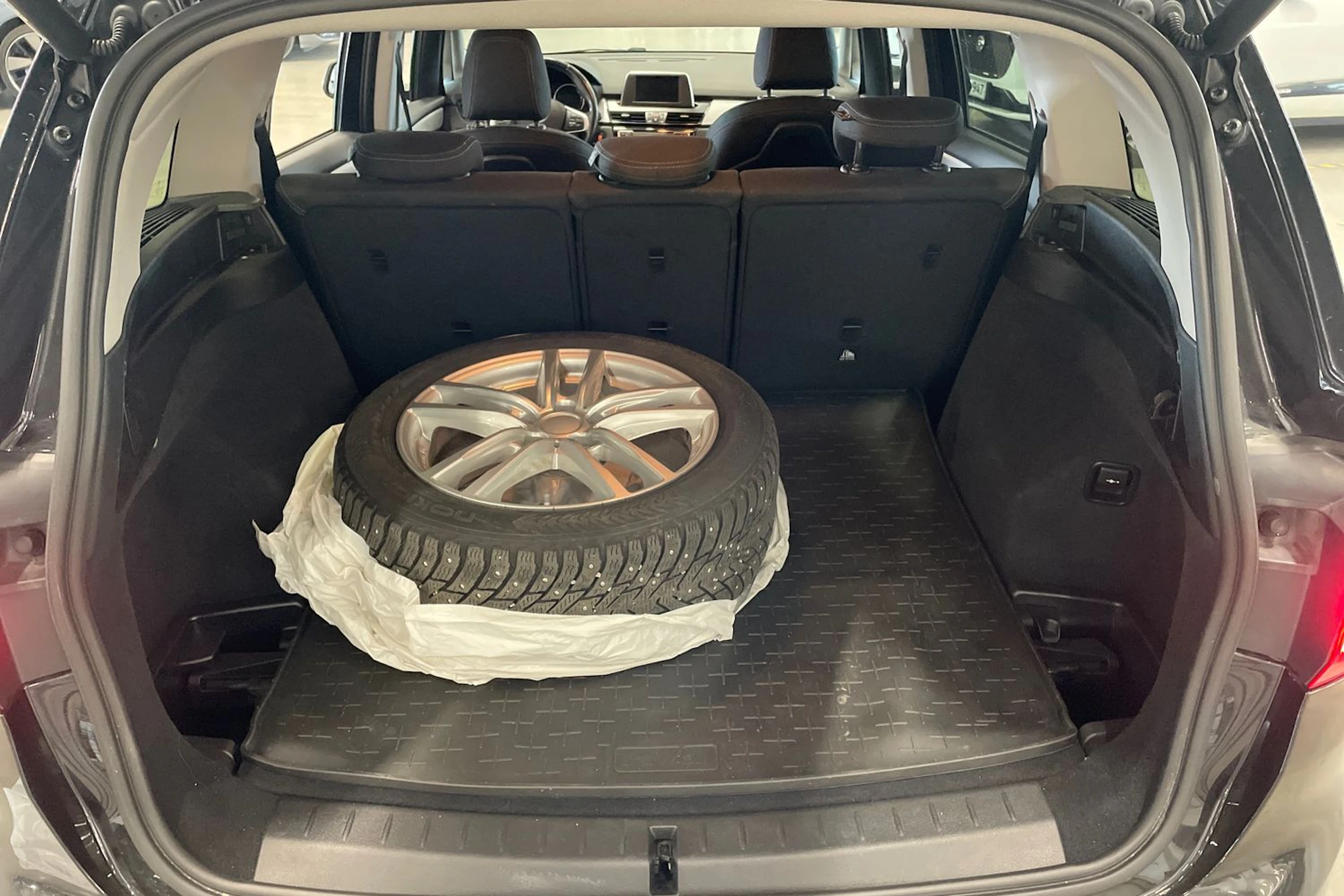 musta BMW 218 2021 kuva 29.