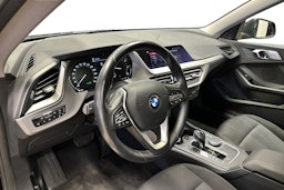 musta BMW 218 2021 kuva 6.