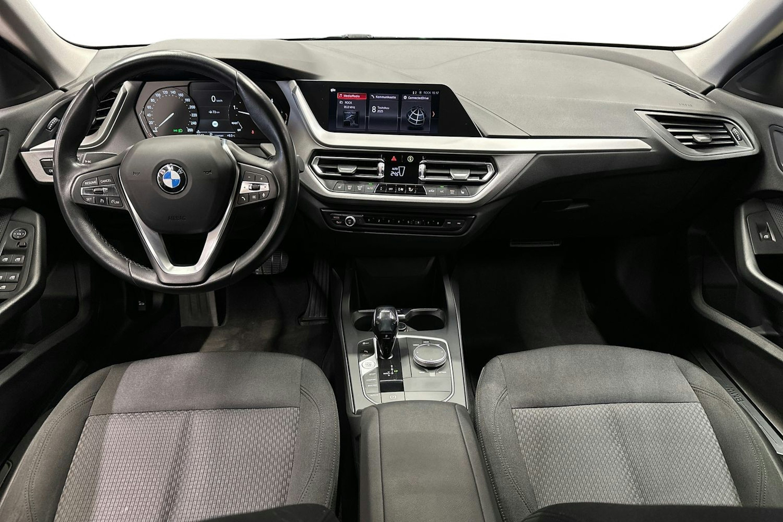musta BMW 218 2021 kuva 7.