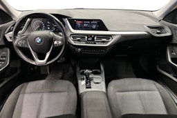 musta BMW 218 2021 kuva 7.