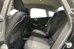 musta BMW 218 2021 kuva 8.
