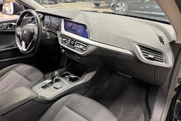 musta BMW 218 2021 kuva 9.