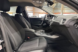 musta BMW 218 2021 kuva 10.