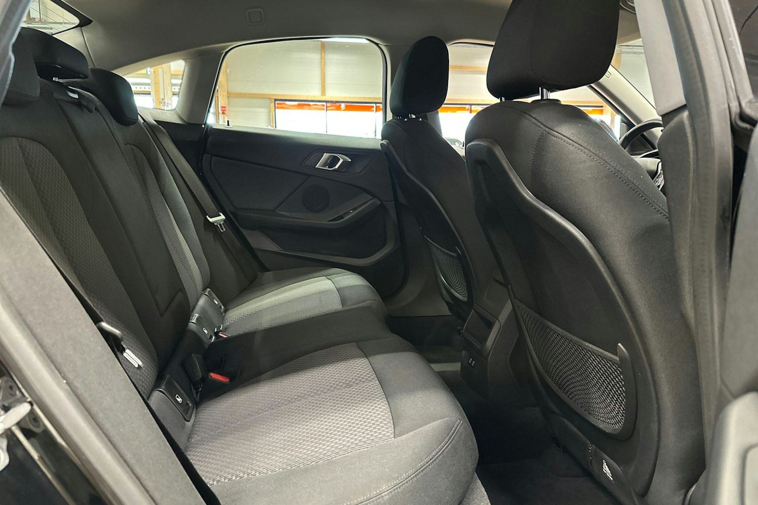 musta BMW 218 2021 kuva 11.