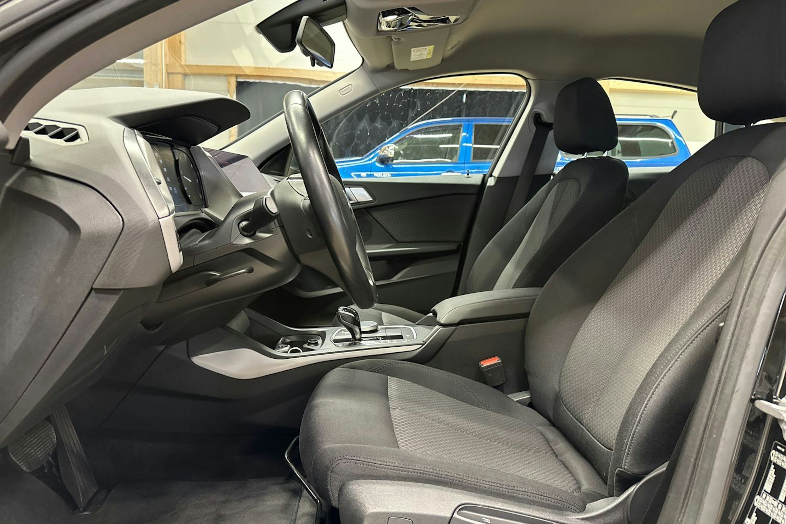 musta BMW 218 2021 kuva 12.