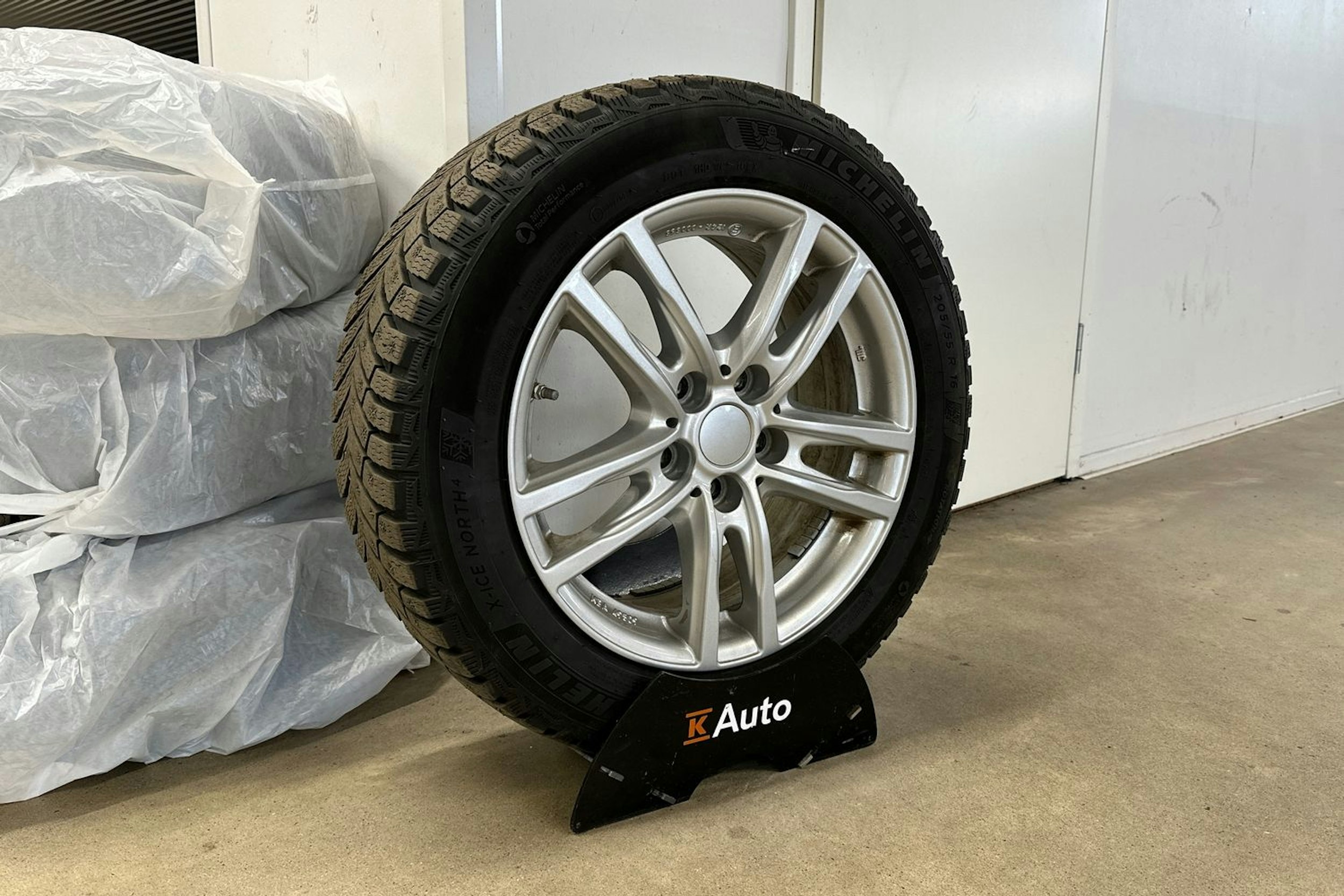 musta BMW 218 2021 kuva 14.