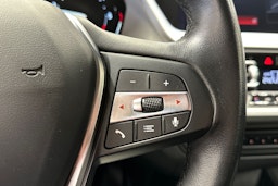 musta BMW 218 2021 kuva 21.