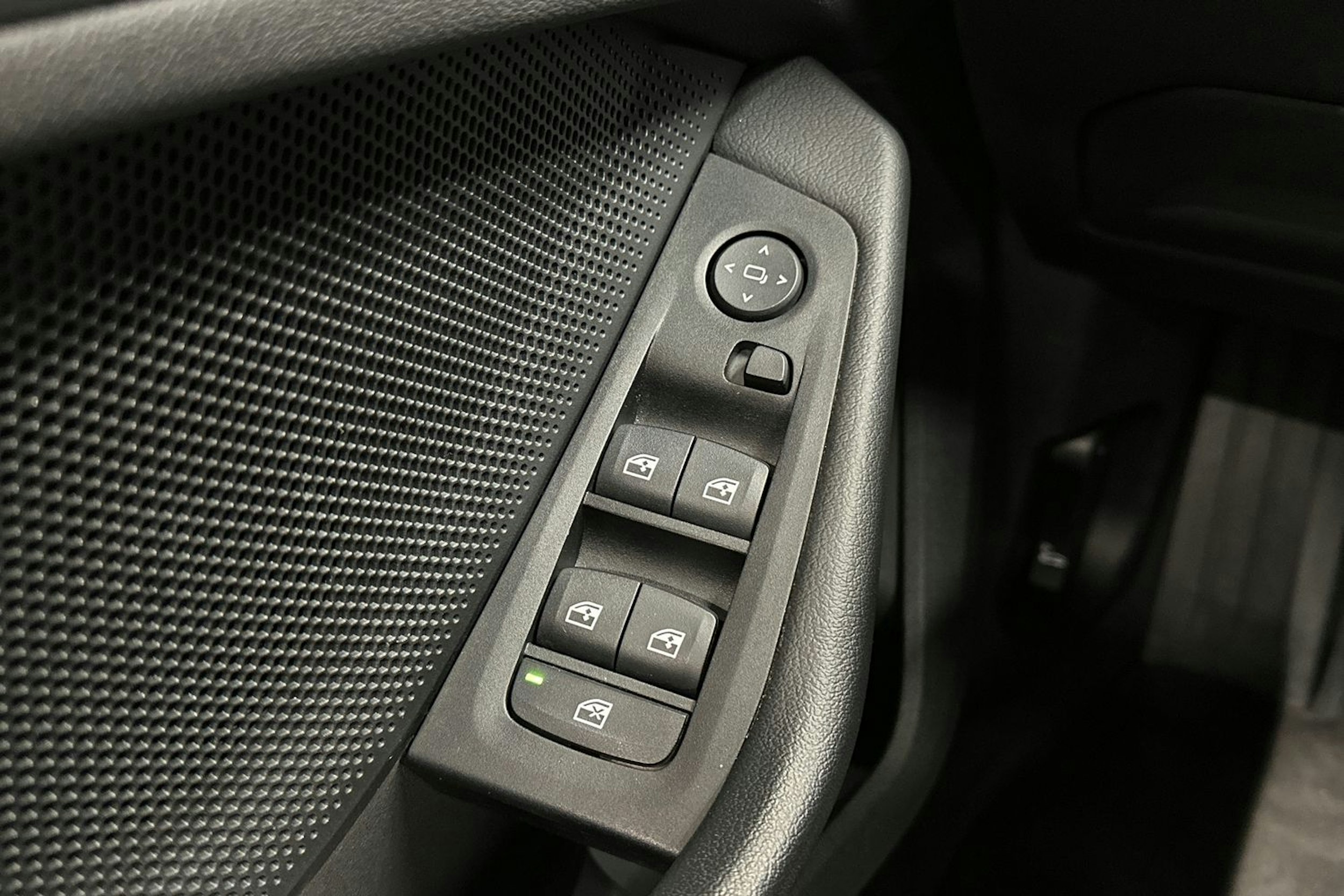 musta BMW 218 2021 kuva 23.
