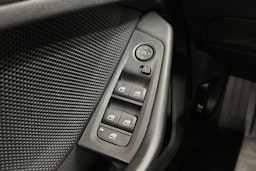 musta BMW 218 2021 kuva 23.