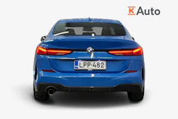 sininen BMW 218 2021 kuva 4.