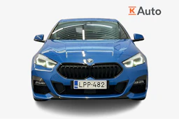 sininen BMW 218 2021 kuva 5.