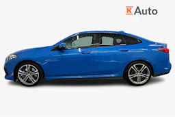 sininen BMW 218 2021 kuva 7.