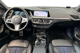 sininen BMW 218 2021 kuva 11.