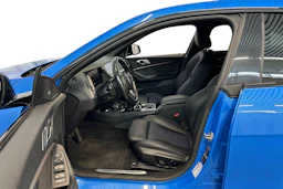 sininen BMW 218 2021 kuva 12.