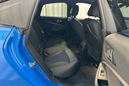 sininen BMW 218 2021 kuva 15.