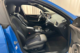 sininen BMW 218 2021 kuva 16.