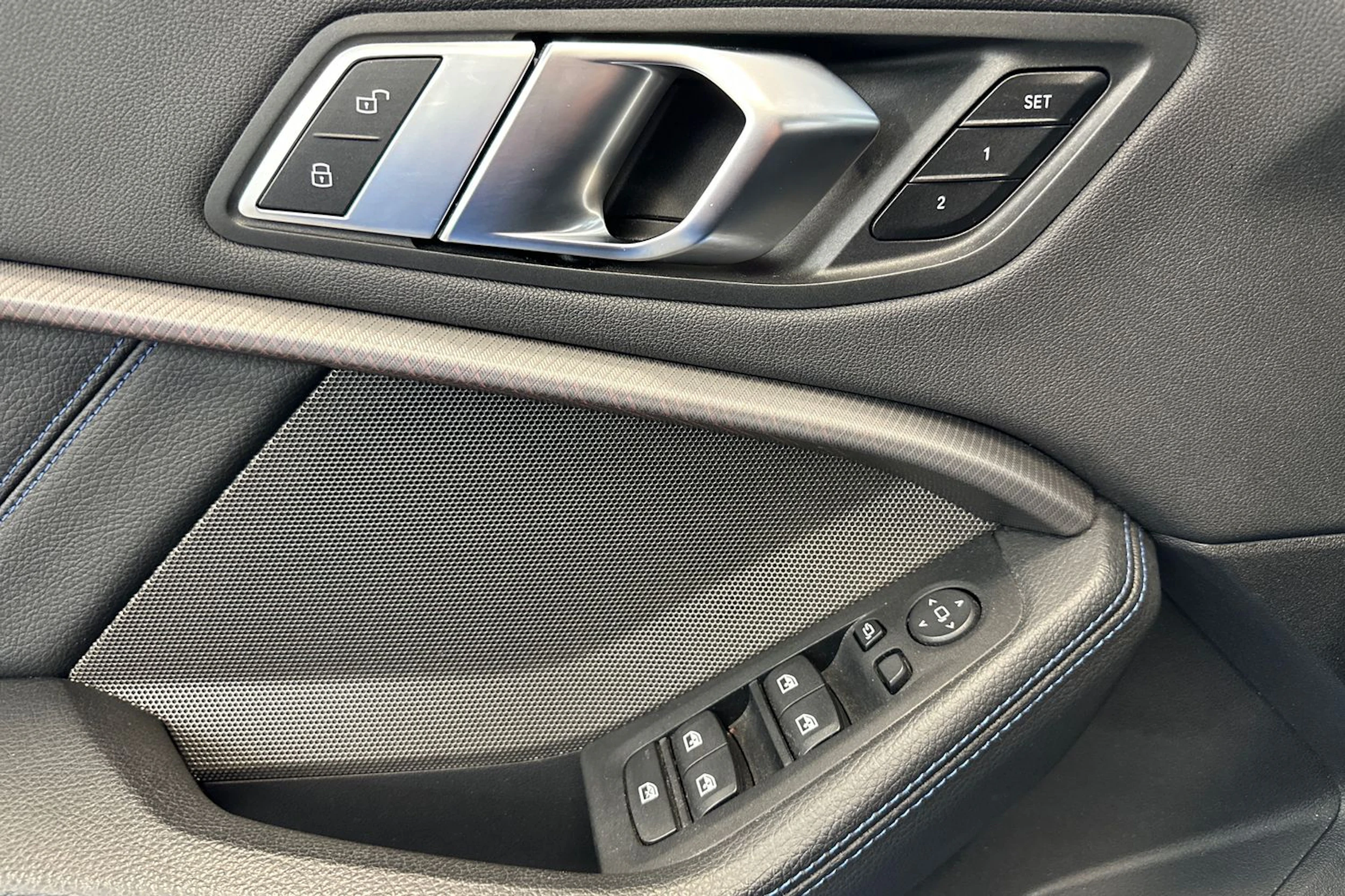 sininen BMW 218 2021 kuva 17.