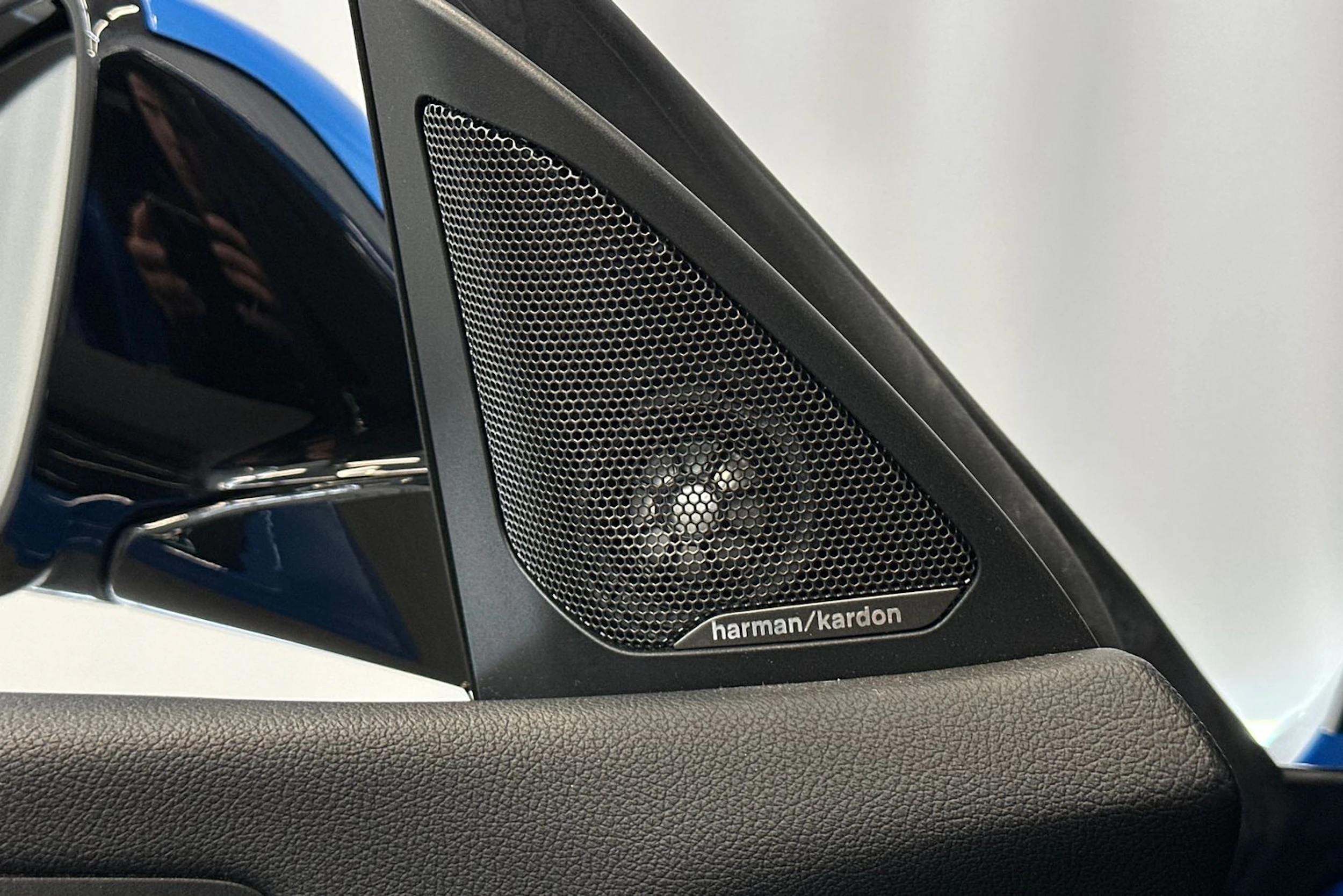 sininen BMW 218 2021 kuva 18.