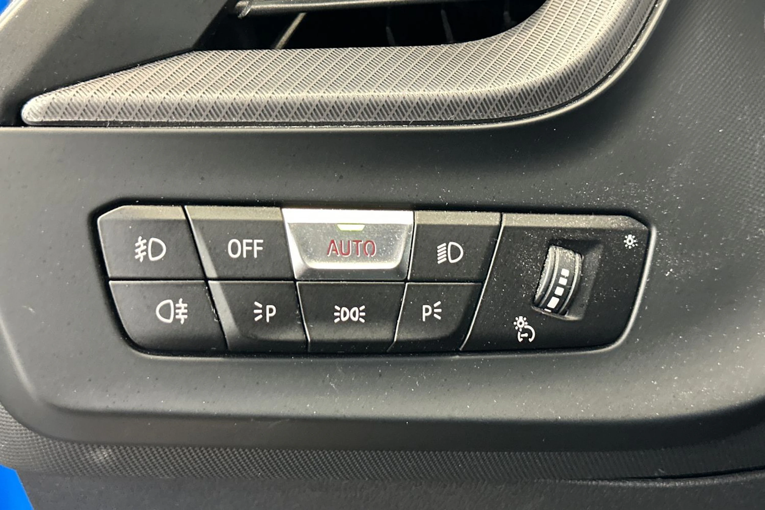 sininen BMW 218 2021 kuva 19.