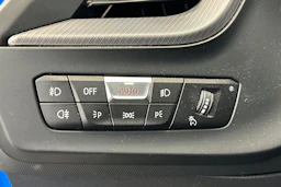 sininen BMW 218 2021 kuva 19.