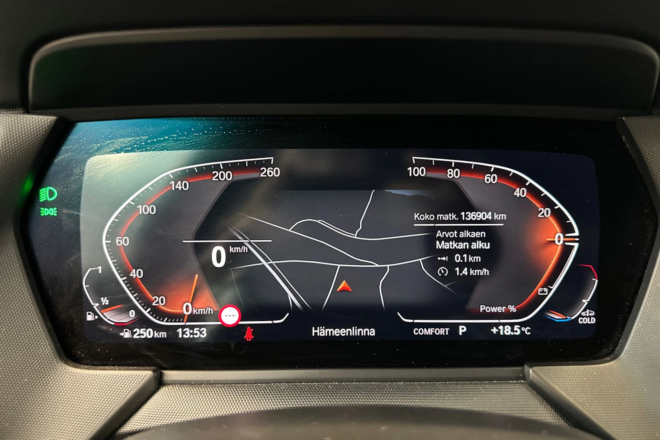 sininen BMW 218 2021 kuva 22.