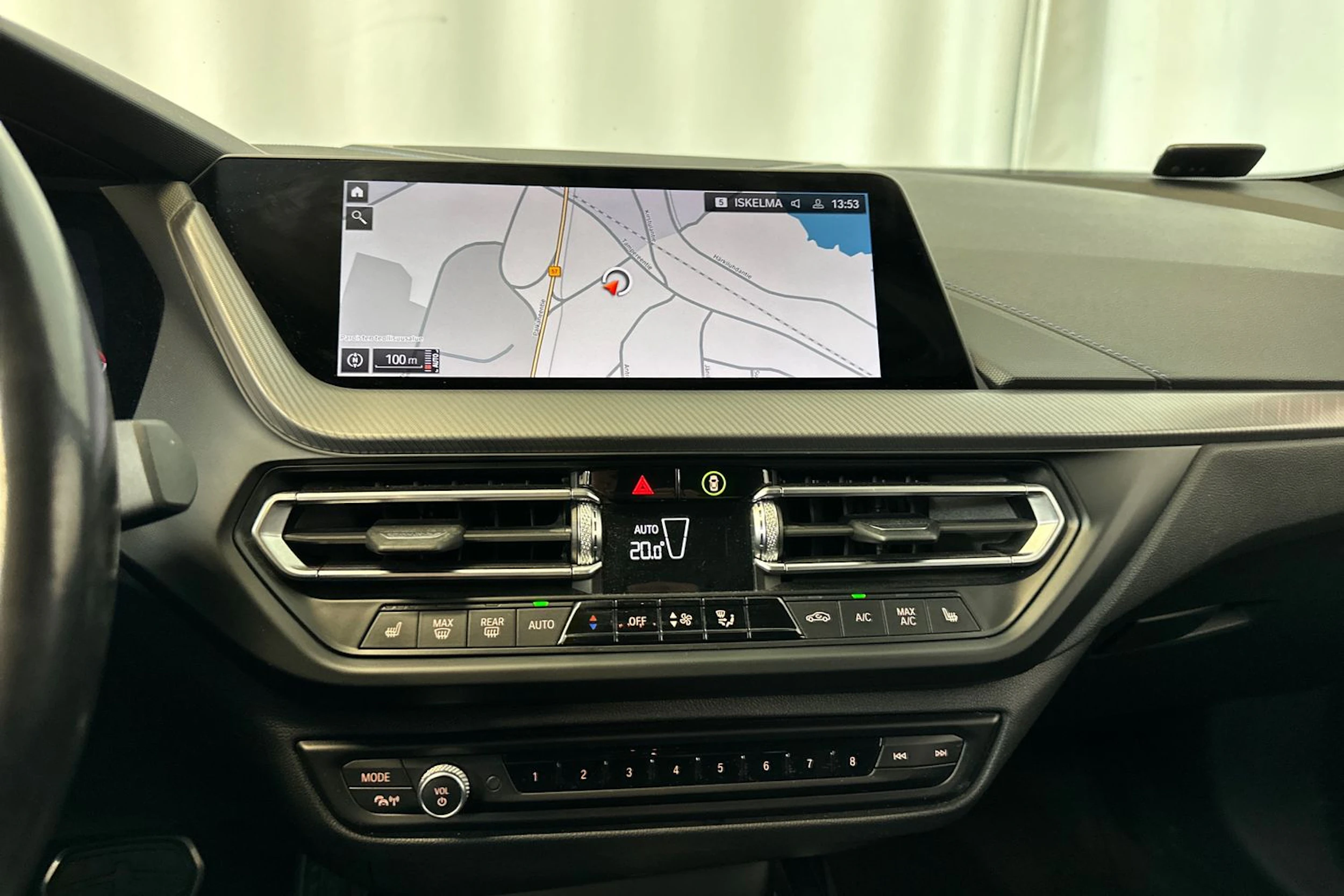 sininen BMW 218 2021 kuva 23.