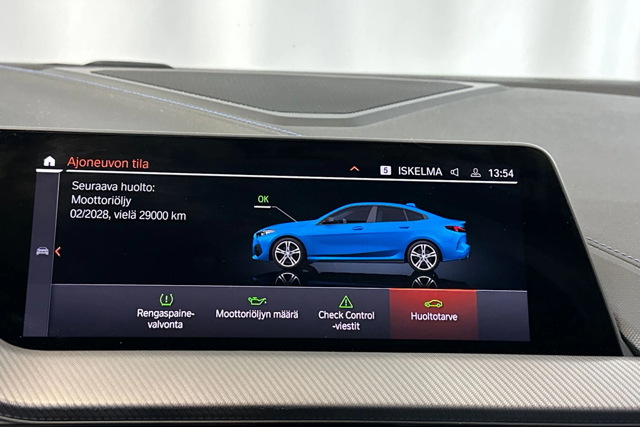 sininen BMW 218 2021 kuva 24.