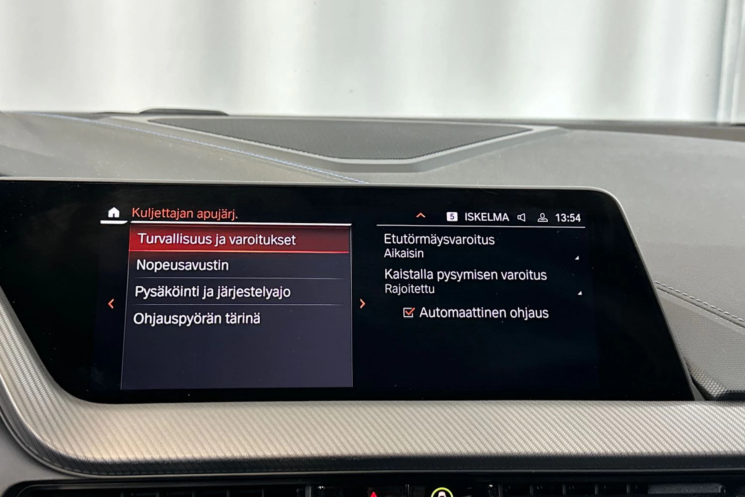 sininen BMW 218 2021 kuva 25.