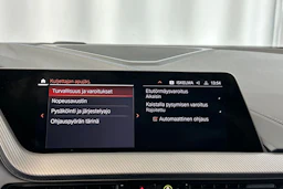 sininen BMW 218 2021 kuva 25.