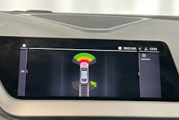 sininen BMW 218 2021 kuva 26.