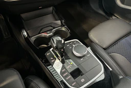 sininen BMW 218 2021 kuva 27.