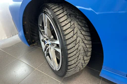 sininen BMW 218 2021 kuva 29.