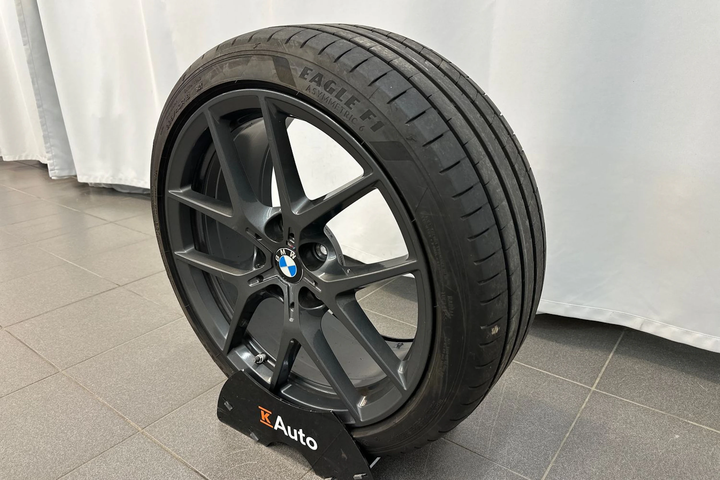 sininen BMW 218 2021 kuva 30.