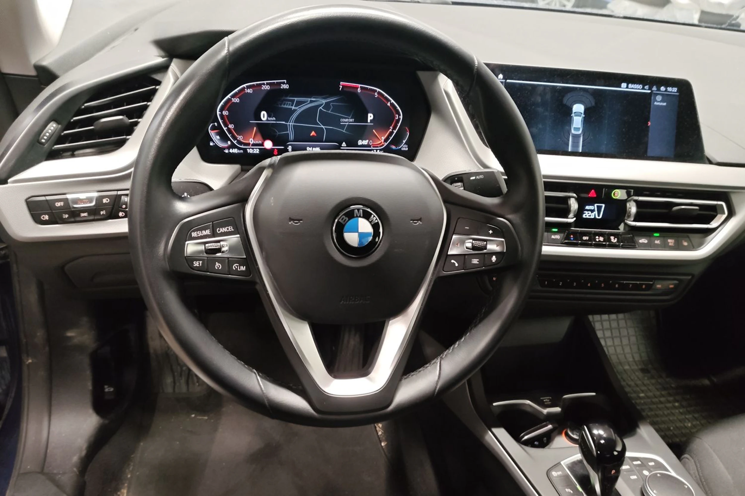 sininen BMW 218 2022 kuva 4.