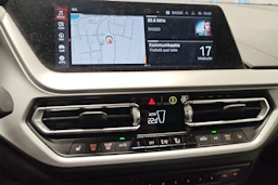 sininen BMW 218 2022 kuva 5.
