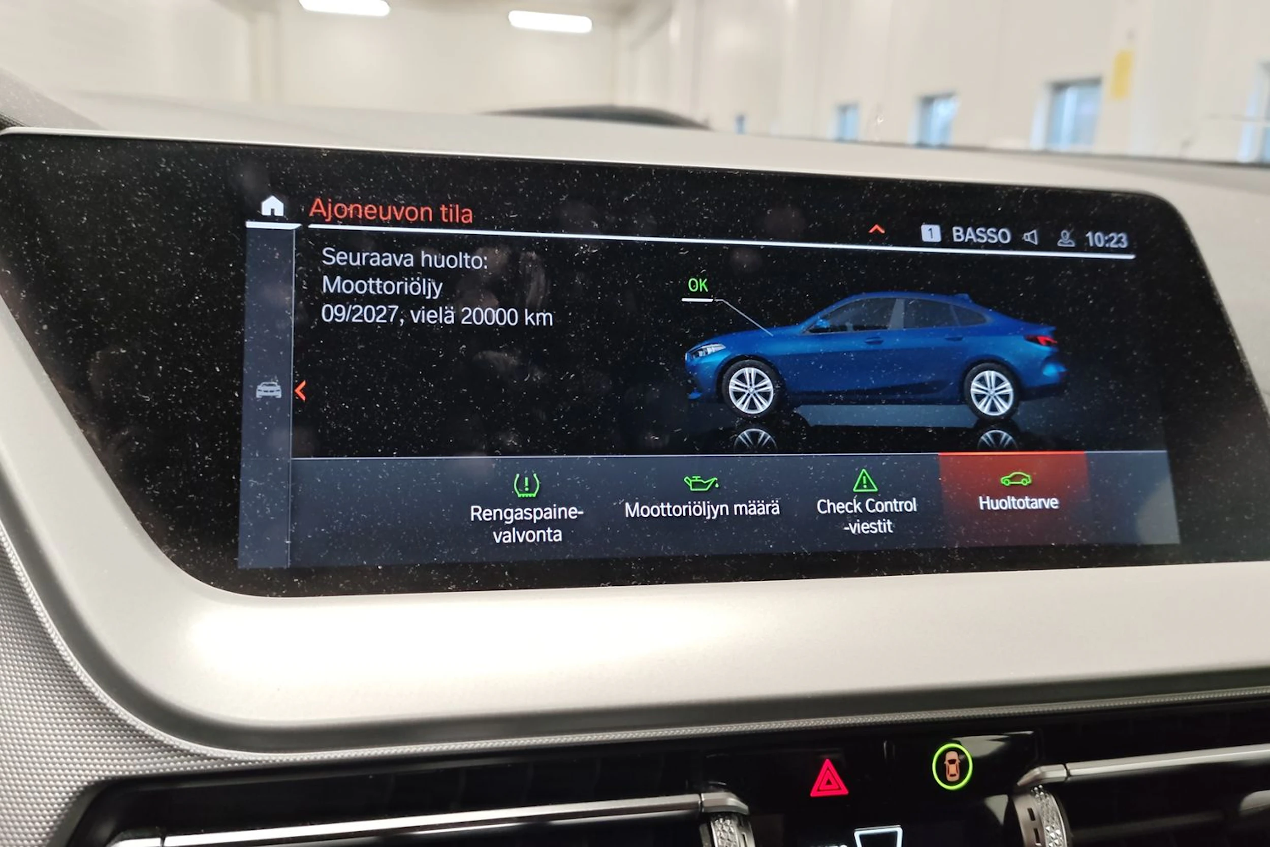 sininen BMW 218 2022 kuva 6.