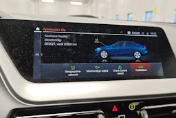 sininen BMW 218 2022 kuva 6.