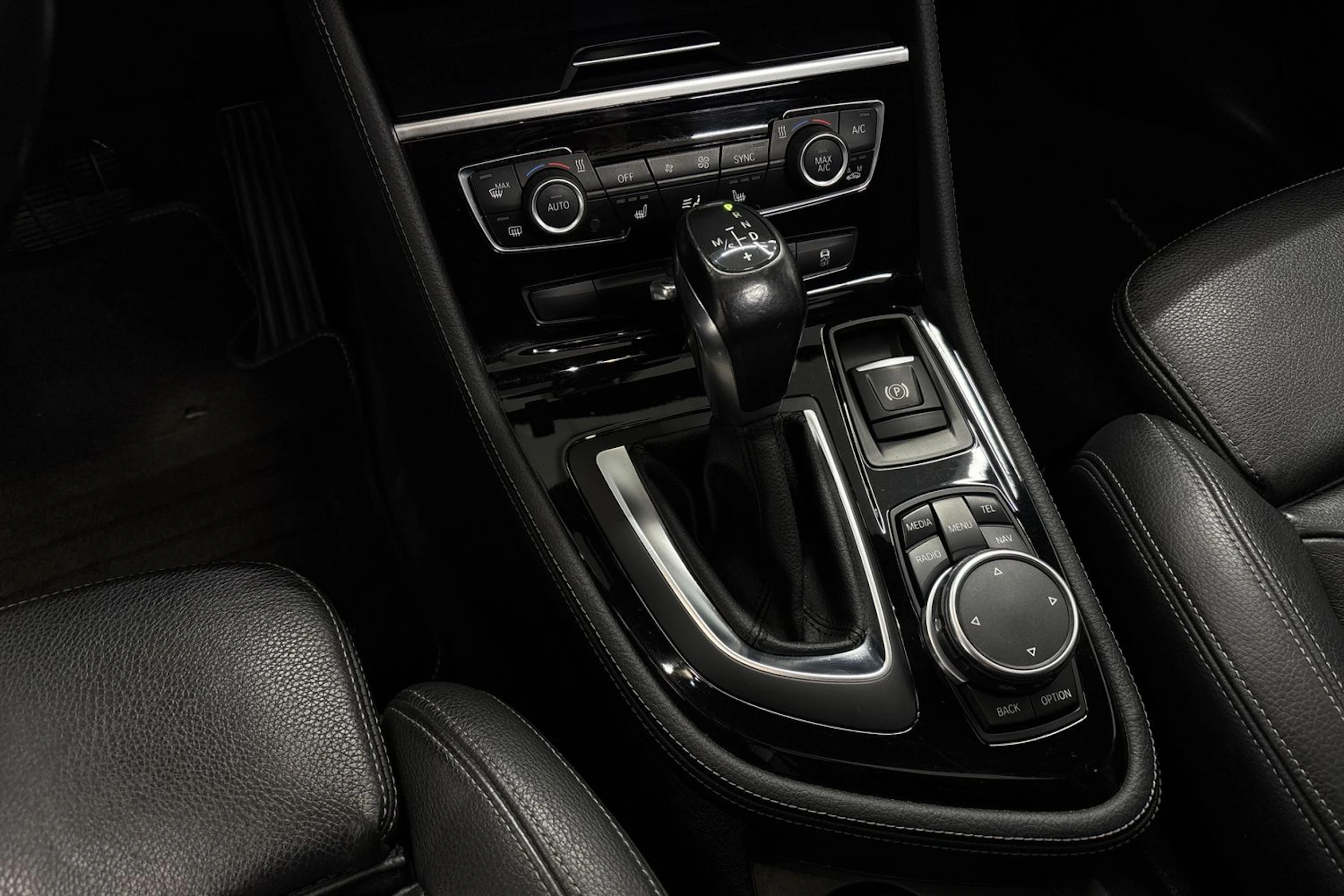 harmaa BMW 220 2014 kuva 21.