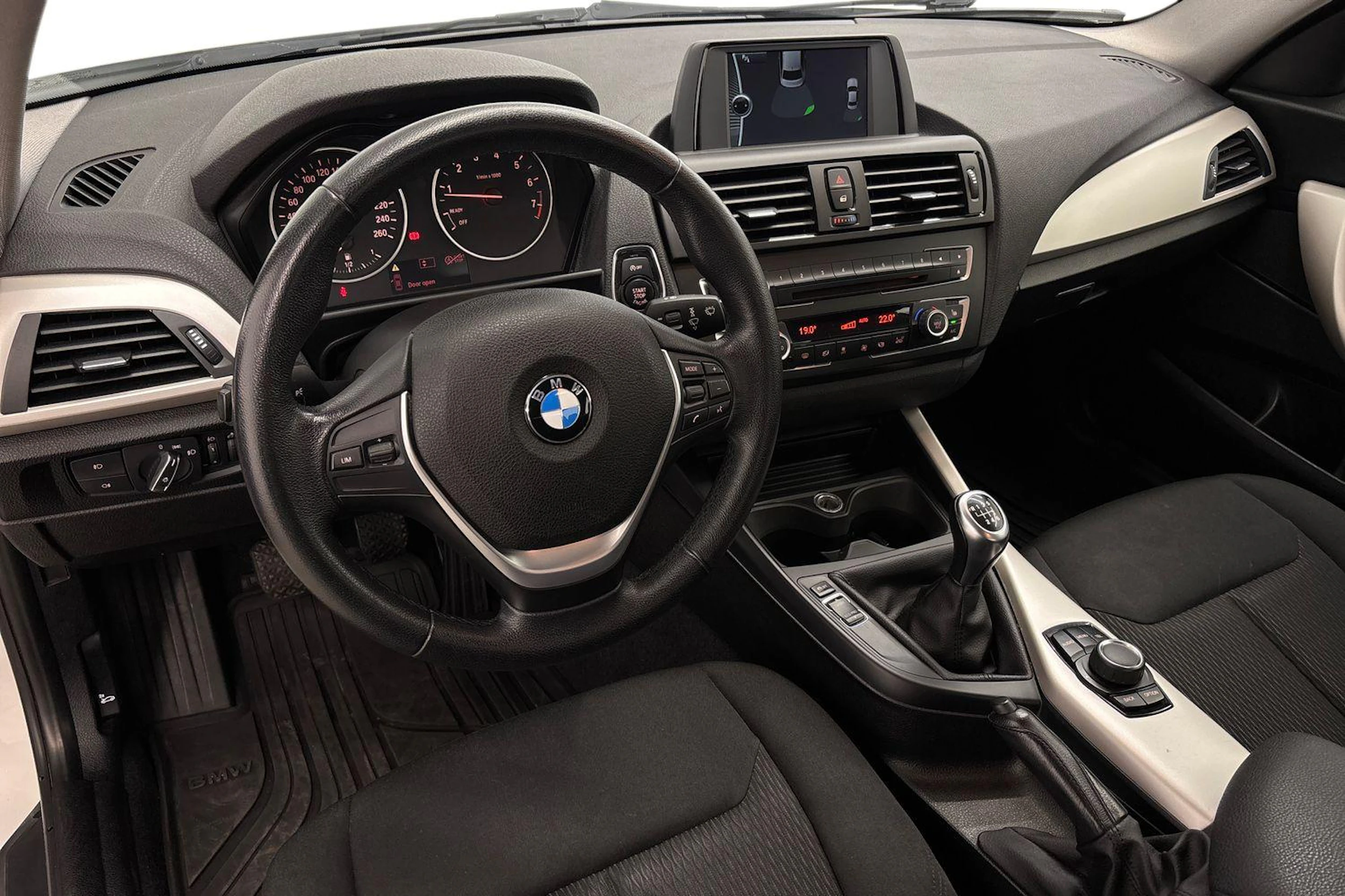 valkoinen BMW 220 2014 kuva 8.